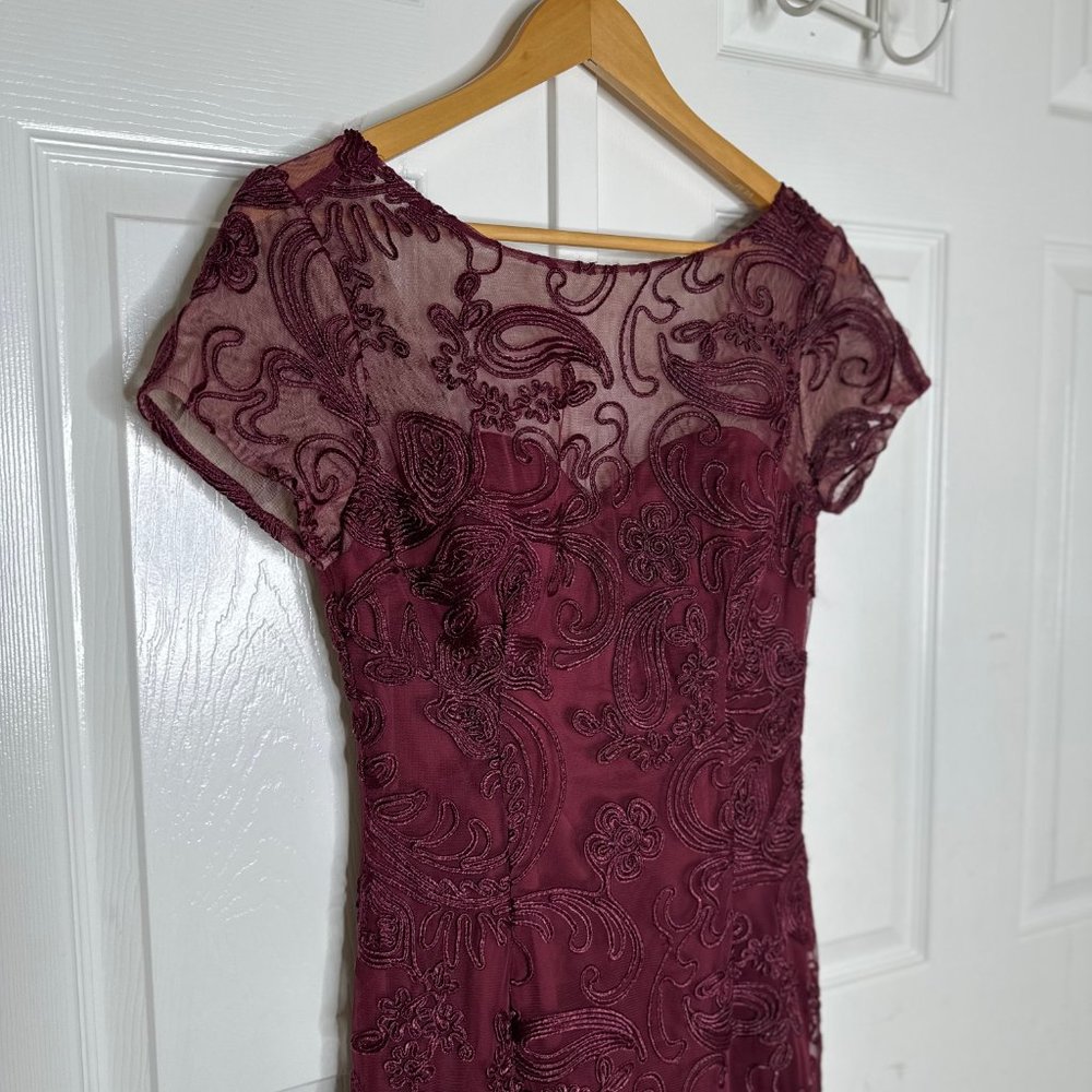 JS Collections Women's Boat Neck Short Sleeve Laced Burgundy  Mermaid Gown - Picture 4 of 16